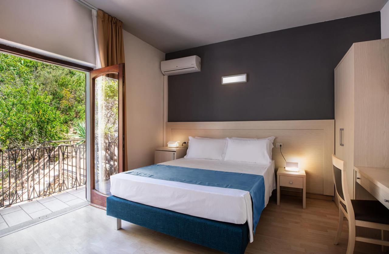 Hotel Baia Imperiale Spiaggia di Cavoli Luaran gambar