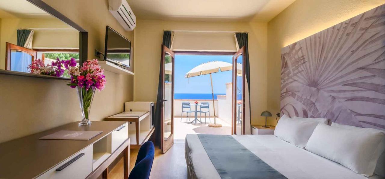 Hotel Baia Imperiale Spiaggia di Cavoli Luaran gambar