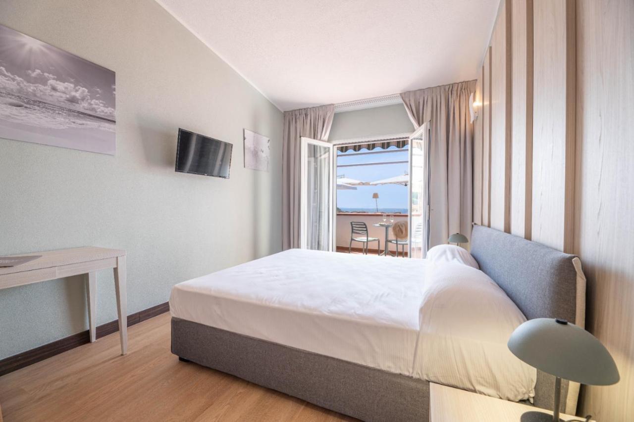 Hotel Baia Imperiale Spiaggia di Cavoli Luaran gambar