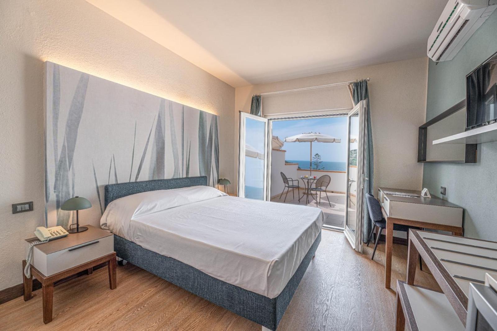 Hotel Baia Imperiale Spiaggia di Cavoli Luaran gambar