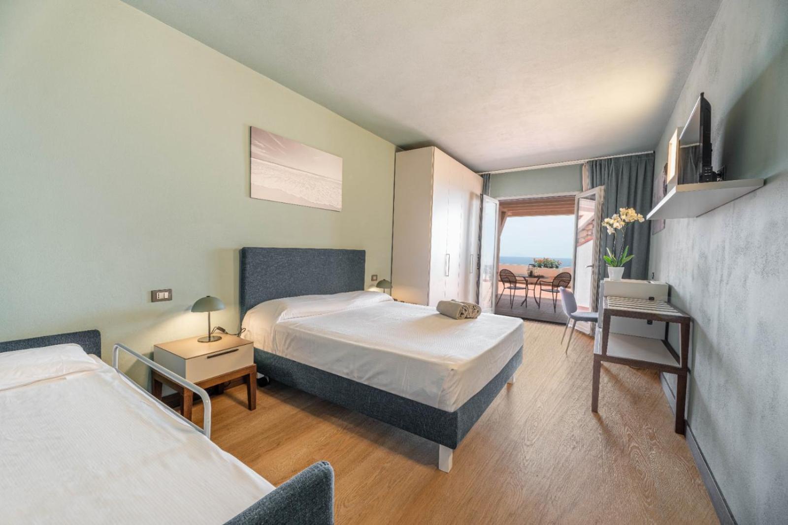 Hotel Baia Imperiale Spiaggia di Cavoli Luaran gambar
